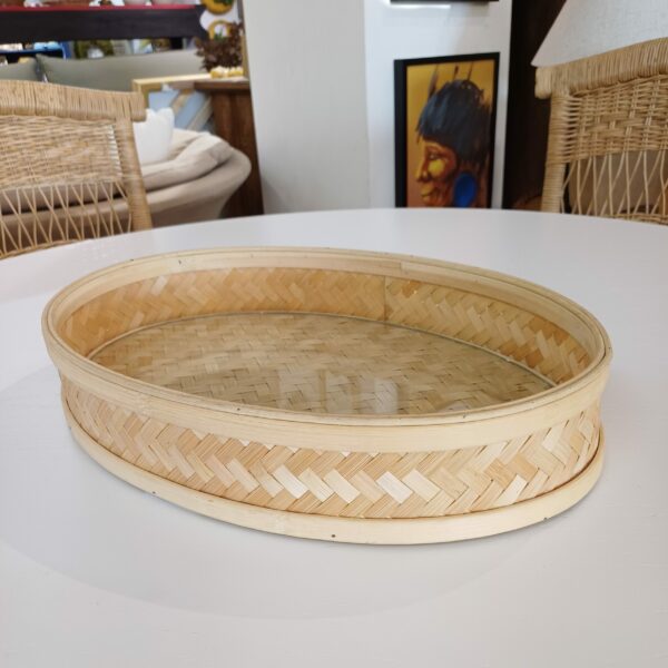 Bandeja palha natural com vidro oval M