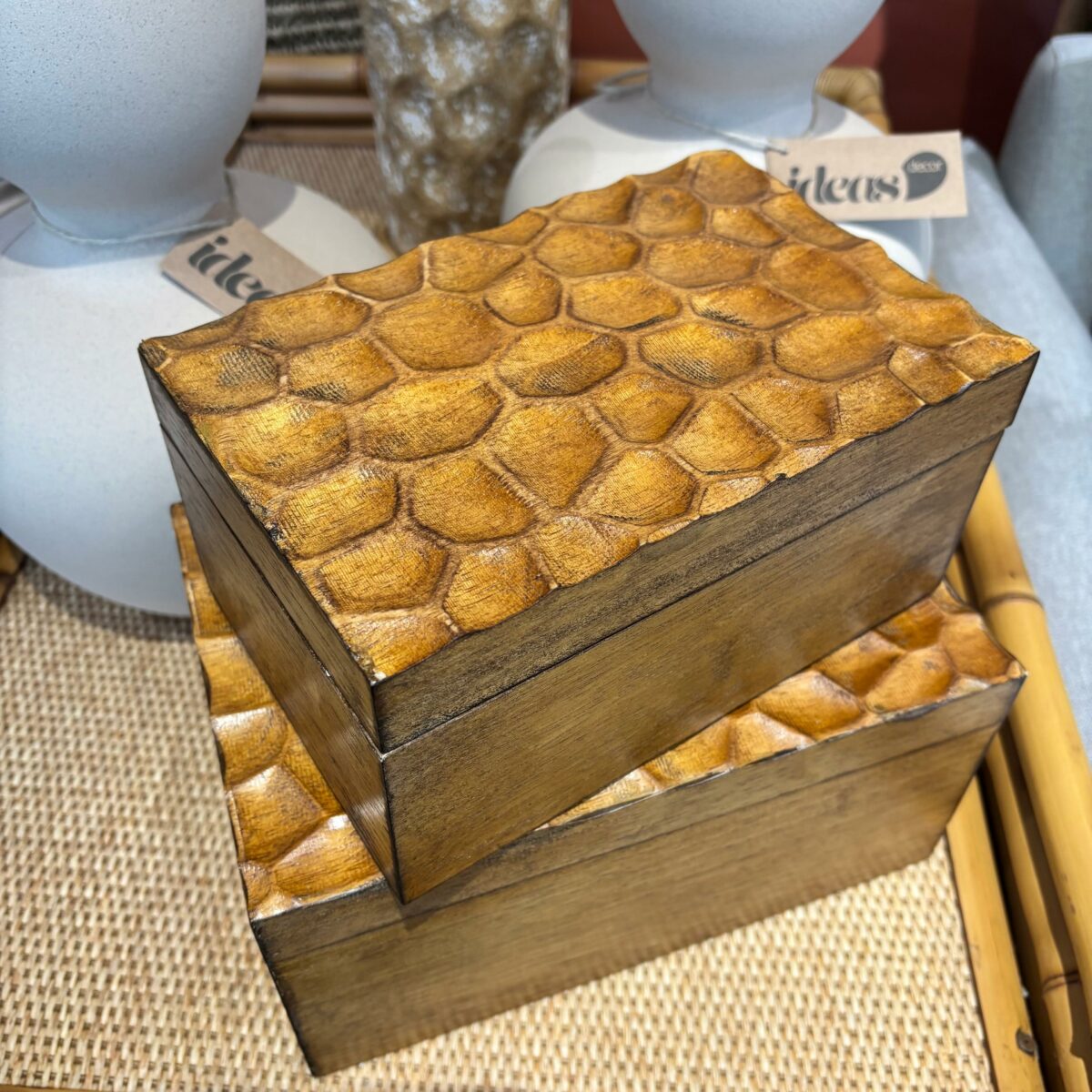 Conjunto de Caixas em Madeira com Textura Esculpida - Imagem 4