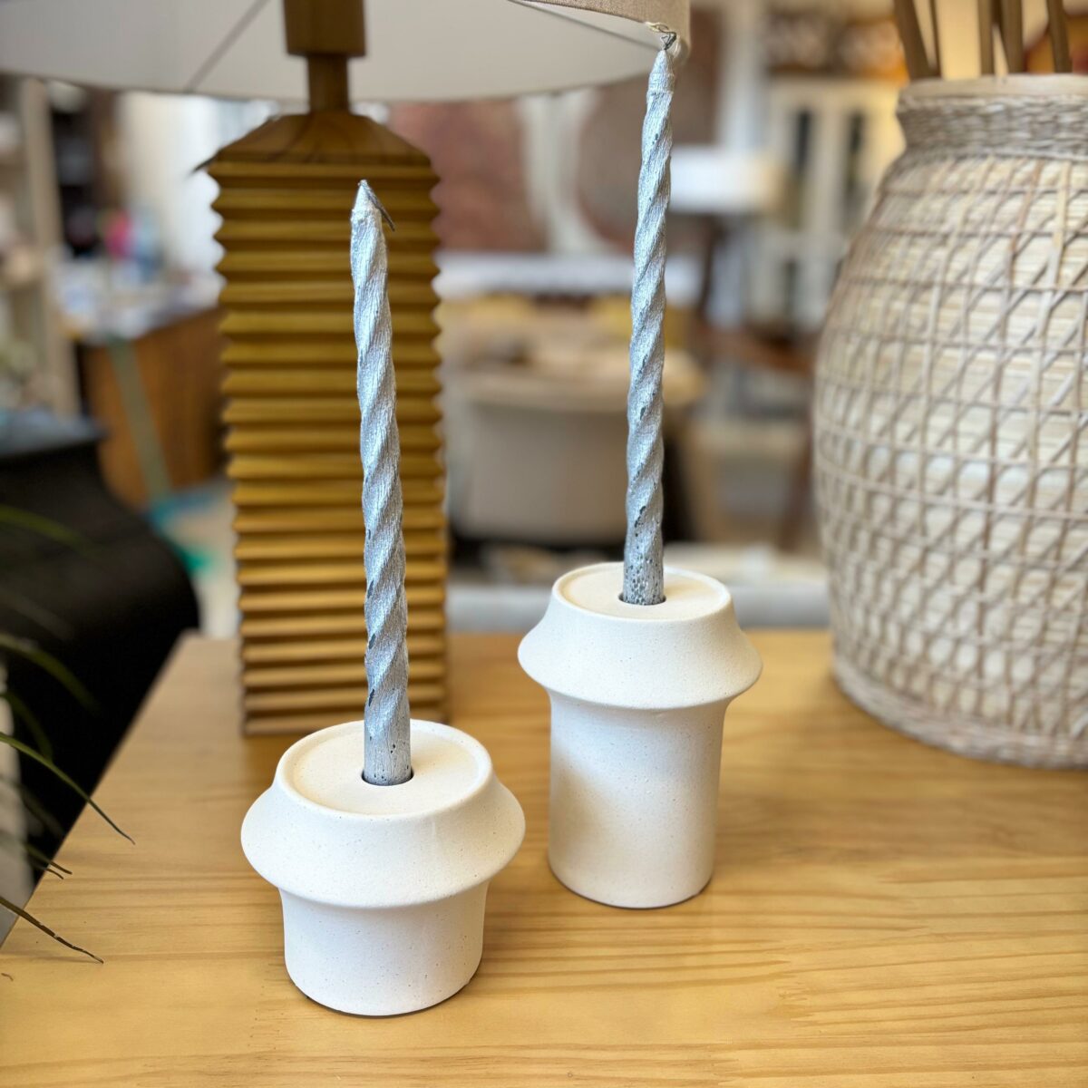 Porta-Velas em Cerâmica Off-White – Conjunto com 2 Peças