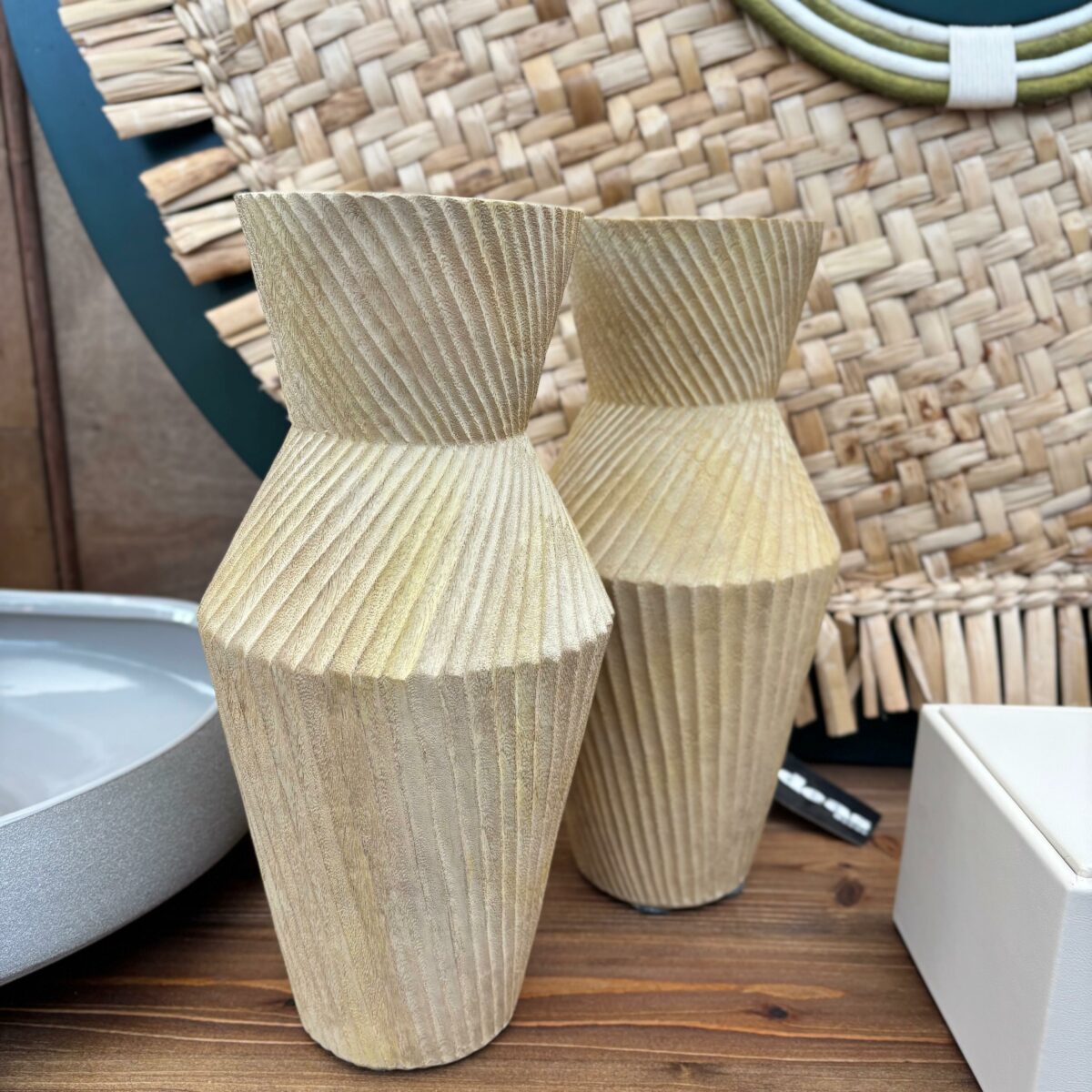 Vaso em Polirresina - 31 cm de Altura - Image 7