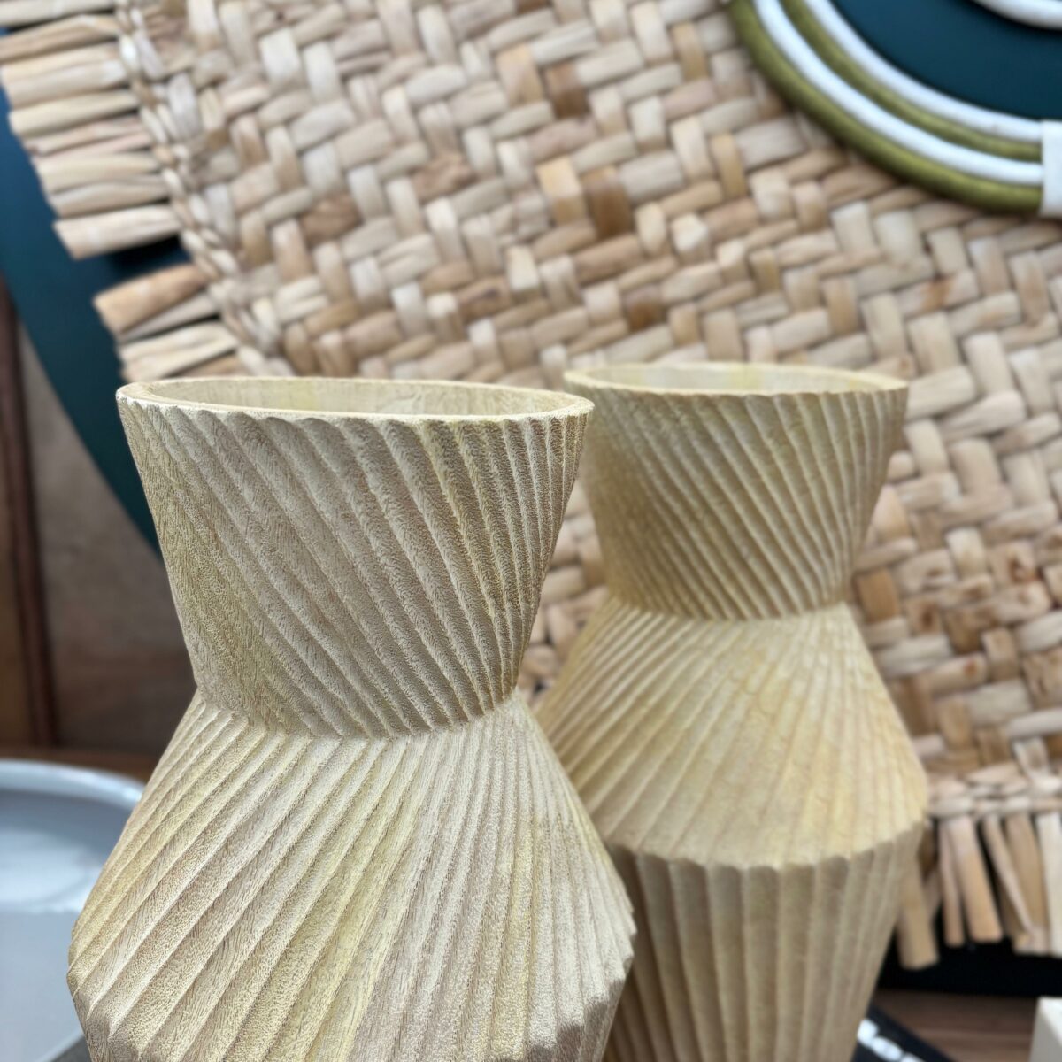 Vaso em Polirresina - 31 cm de Altura - Image 6