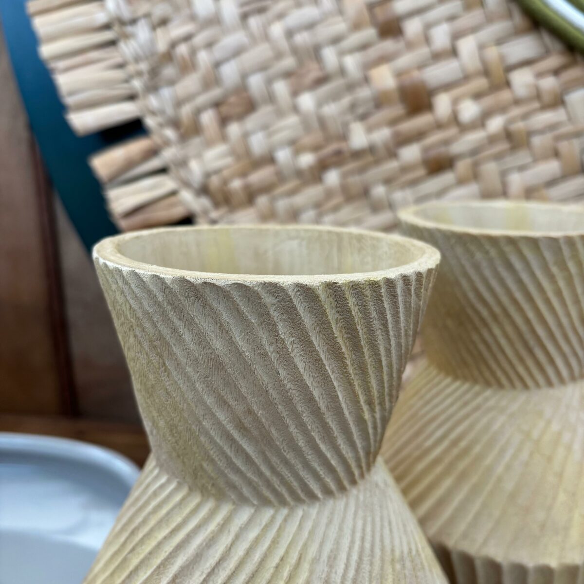 Vaso em Polirresina - 31 cm de Altura - Image 4