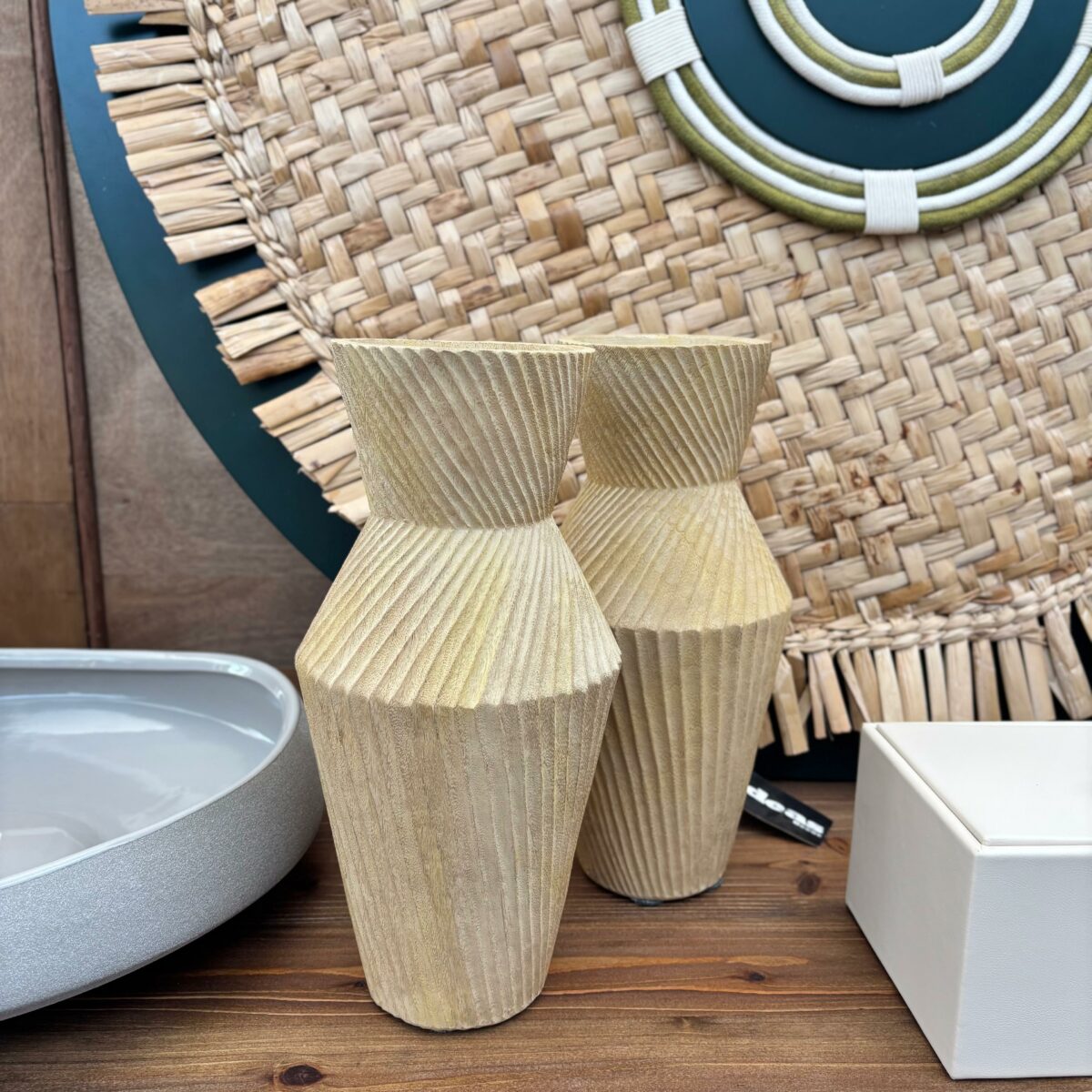 Vaso em Polirresina - 31 cm de Altura - Image 2