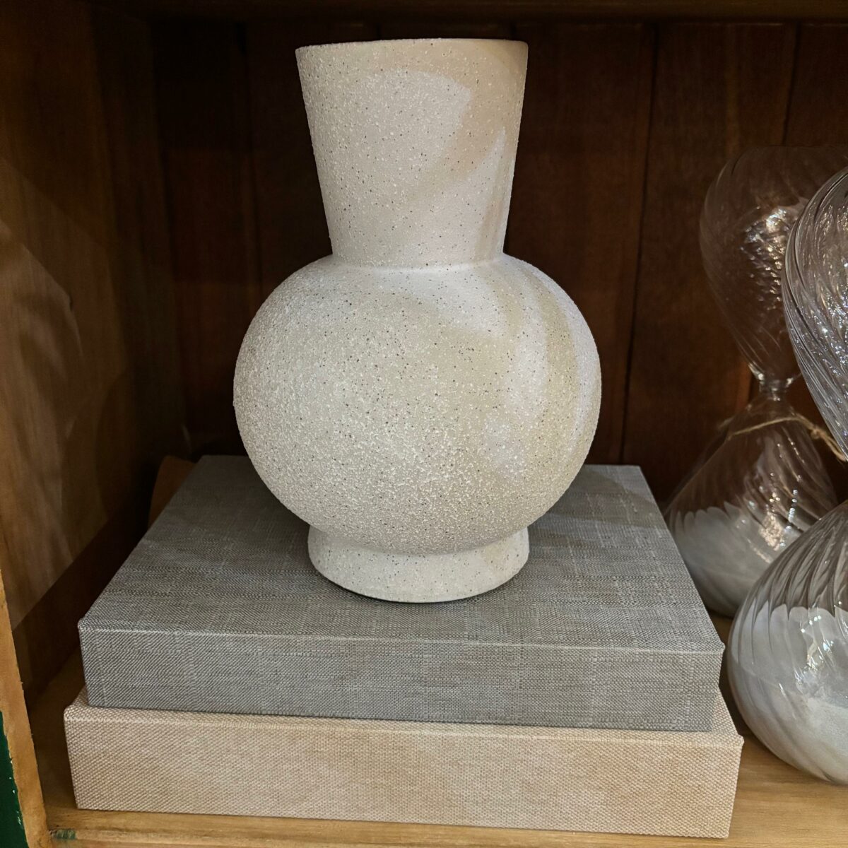 Vaso em Cerâmica Cinza Texturizado com Efeito Areia - Image 7