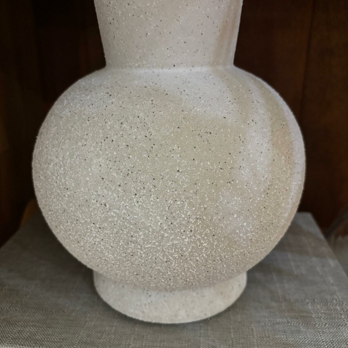 Vaso em Cerâmica Cinza Texturizado com Efeito Areia - Image 4