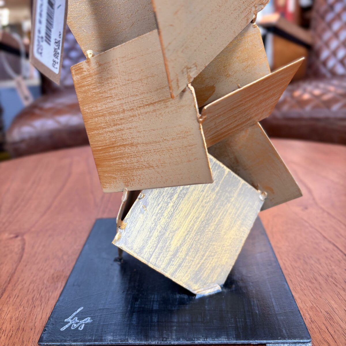 Escultura Abstrata em Metal Dourado Artesanal - Imagem 4
