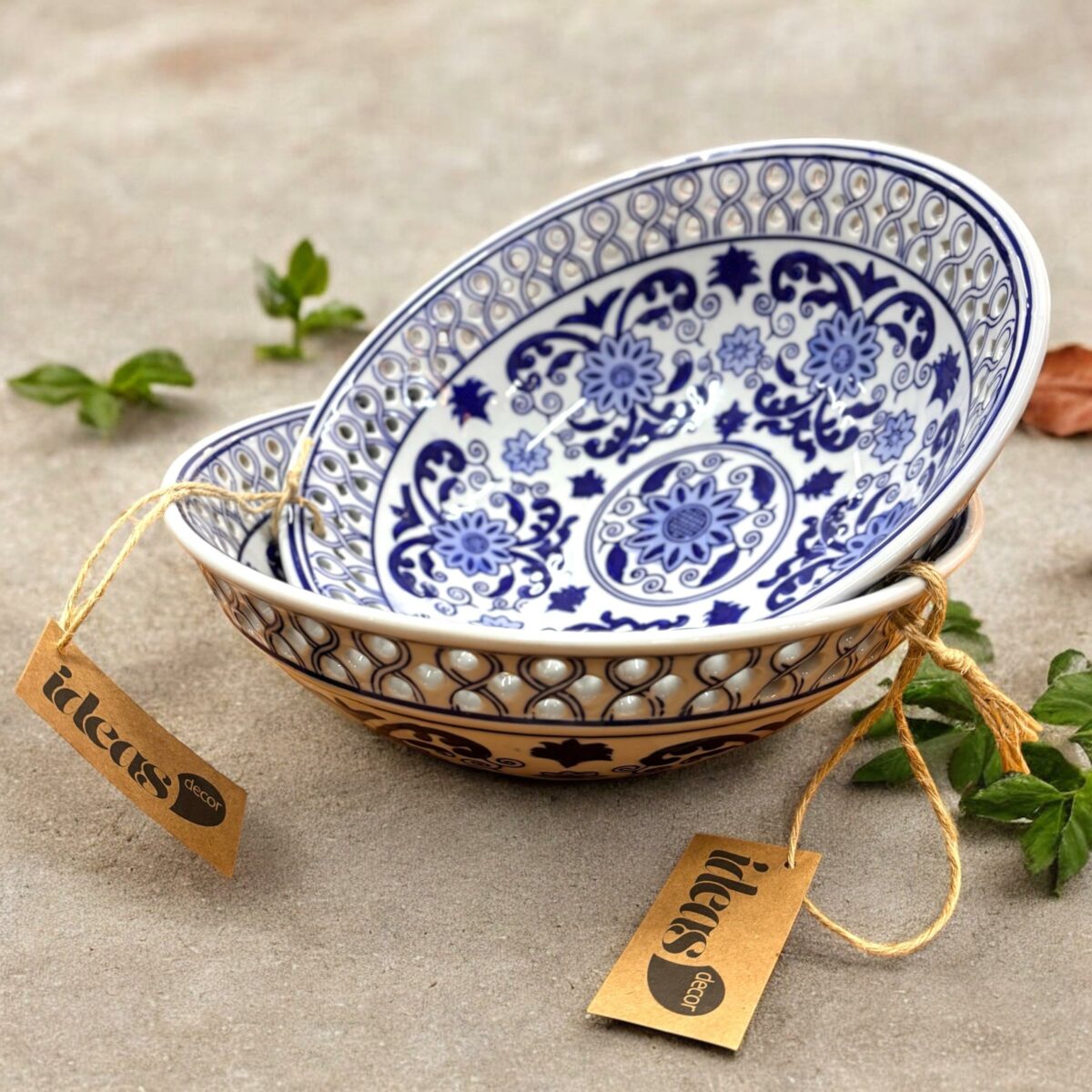 Bacia Decorativa em Cerâmica Esmaltada Azul e Branca