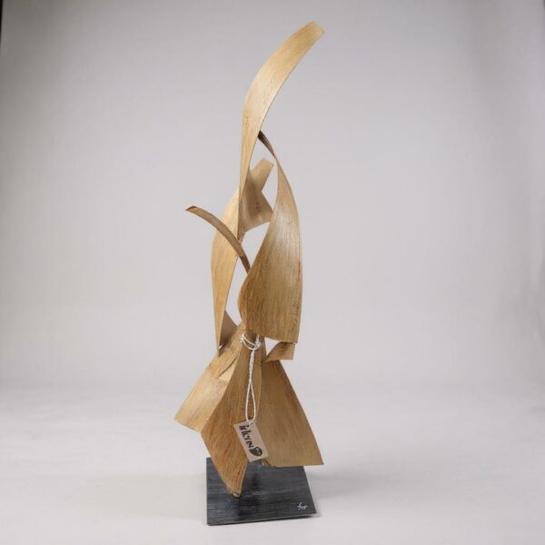 Escultura Abstrata em Metal Dourado Artesanal – Movimento Ondas