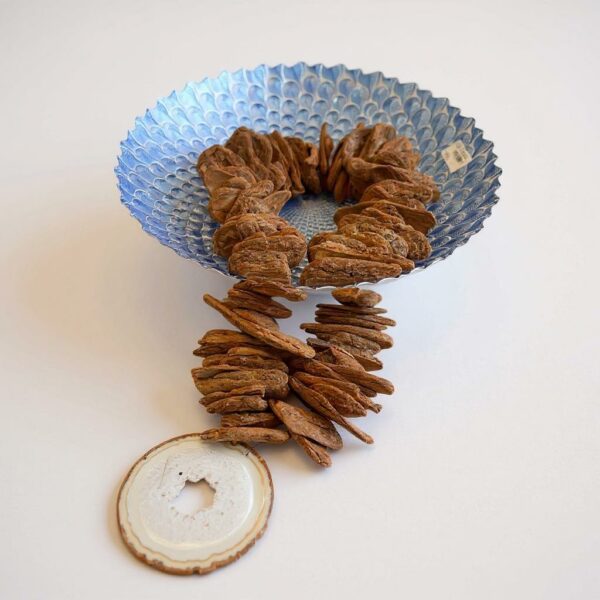 Colar de Mesa Decorativo com Pedra