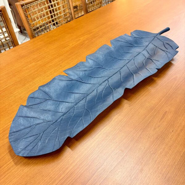 Centro de Mesa Folha Azul em Fibra de Vidro - 100 cm