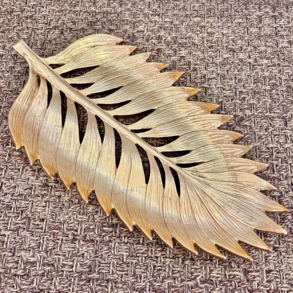 Centro de Mesa Folha Dourada em Resina