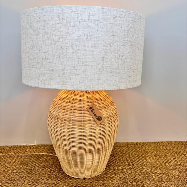 Abajur em Fibra Natural com Cúpula